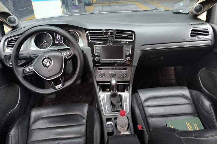 Used Volkswagen Golf 2014 1.4TSI Automatic Luxury Model Center Console