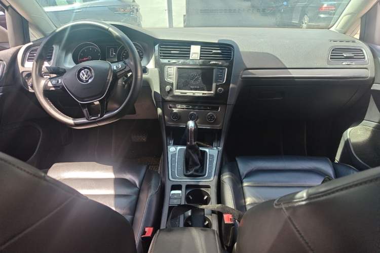 Used Volkswagen Golf 2014 1.4TSI Automatic Luxury Model Center Console