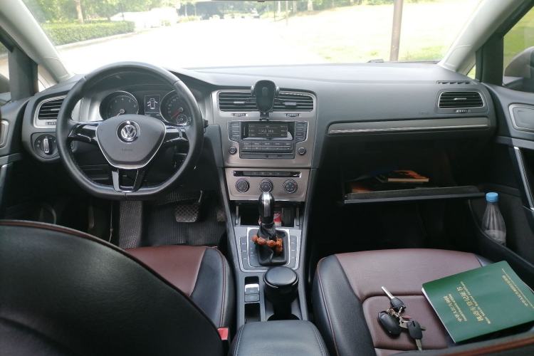 Used Volkswagen Golf 2014 1.4TSI Automatic Comfort Model Center Console