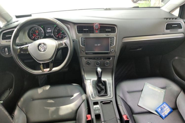 Used Volkswagen Golf 2014 1.6L Automatic Comfort Model Center Console