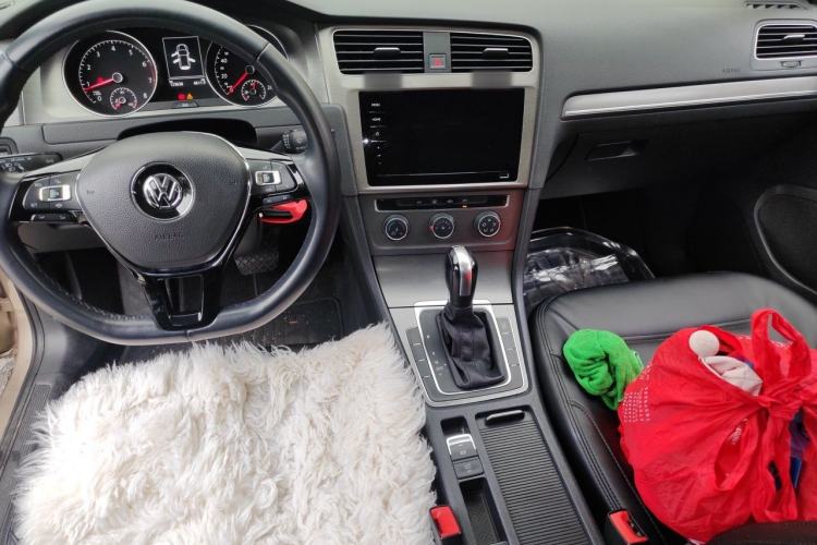 Used Volkswagen Golf 2014 1.4TSI Automatic Comfort Model Center Console