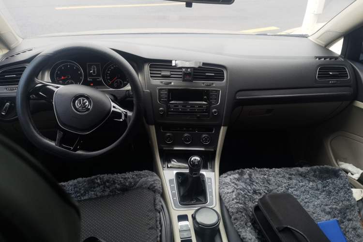 Used Volkswagen Golf 2014 1.4 TSI Manual Comfort Model Center Console