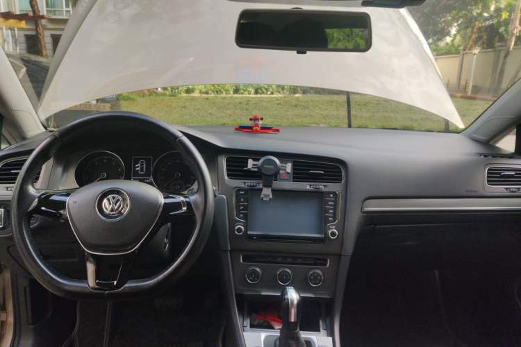Used Volkswagen Golf 2014 1.4TSI Automatic Comfort Model Center Console