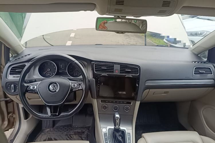 Used Volkswagen Golf 2014 1.4TSI Automatic Luxury Model Center Console