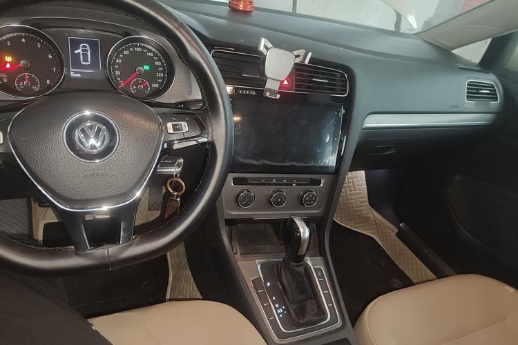 Used Volkswagen Golf 2014 1.4TSI Automatic Comfort Model Center Console