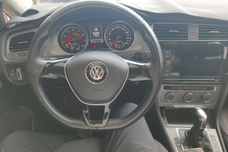 Used Volkswagen Golf 2014 1.4TSI Automatic Comfort Model Center Console