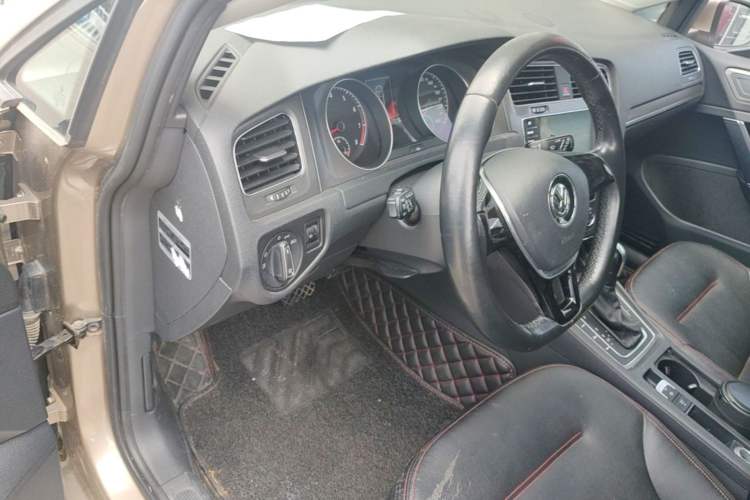 Used Volkswagen Golf 2014 1.4TSI Automatic Comfort Model Driver Seat