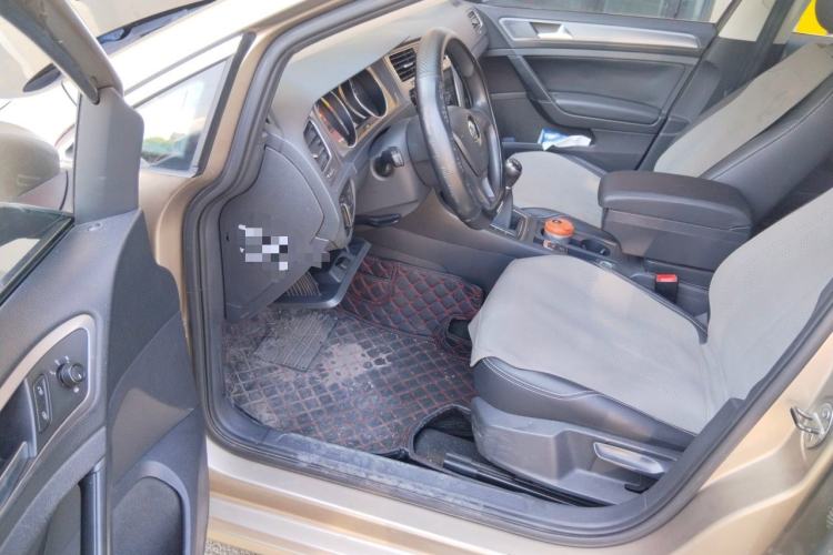 Used Volkswagen Golf 2014 1.6L Manual Fashion Edition Driver Seat