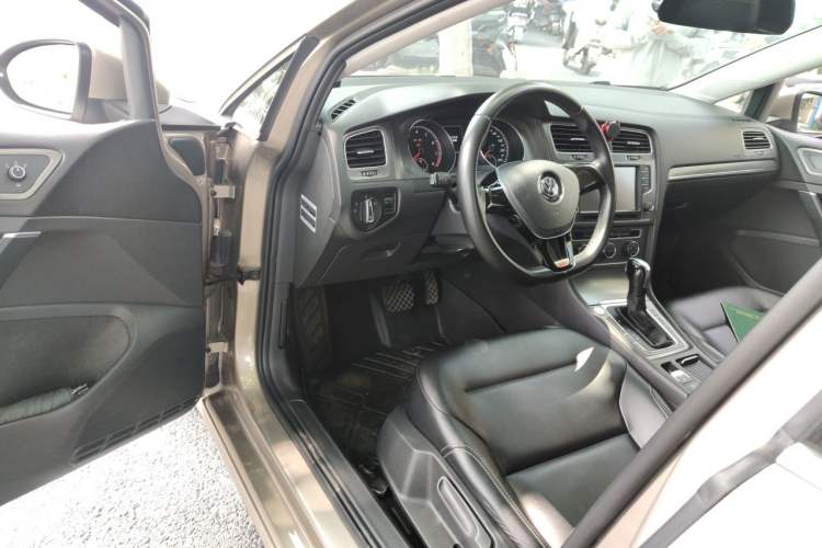 Used Volkswagen Golf 2014 1.6L Automatic Comfort Model Driver Seat