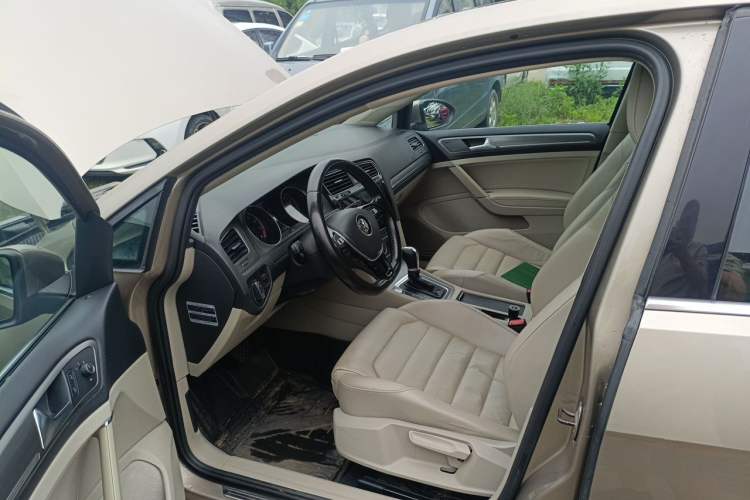 Used Volkswagen Golf 2014 1.4TSI Automatic Luxury Model Driver Seat