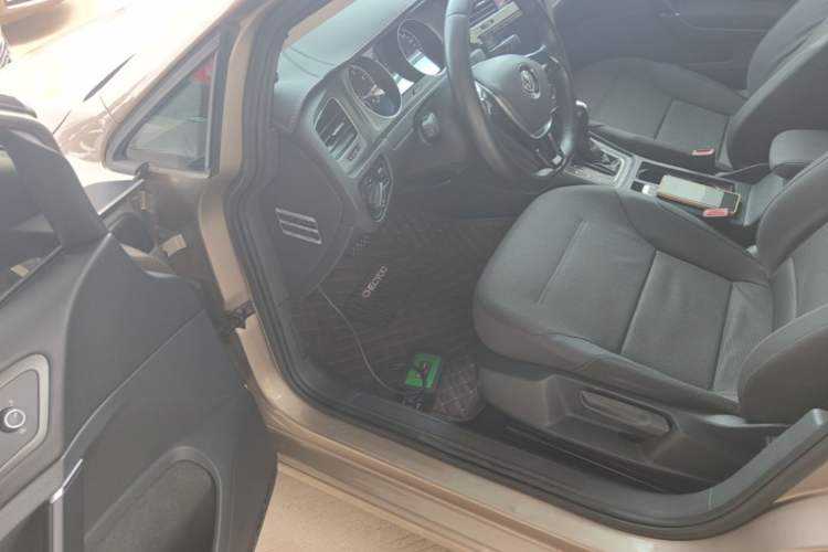 Used Volkswagen Golf 2014 1.4TSI Automatic Comfort Model Driver Seat