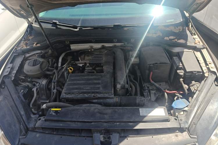 Used Volkswagen Golf 2014 1.4TSI Automatic Luxury Model Engine Bay