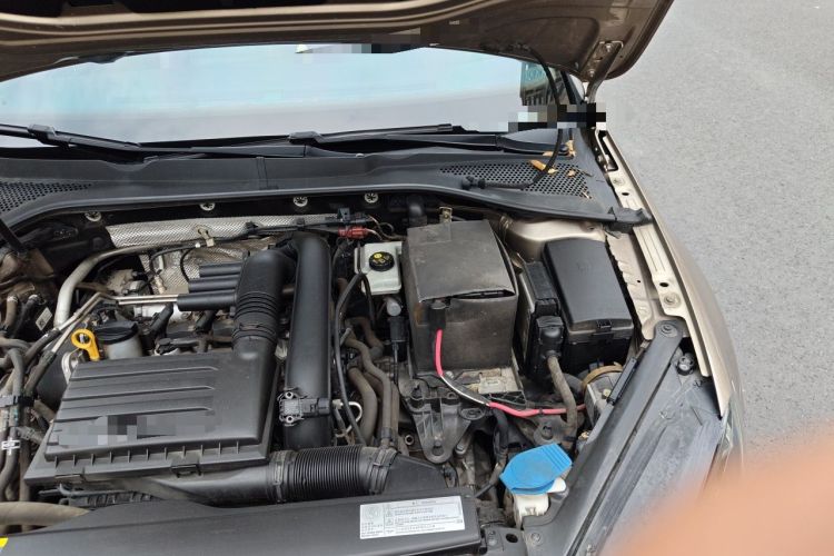 Used Volkswagen Golf 2014 1.4TSI Automatic Luxury Model Engine Bay Left