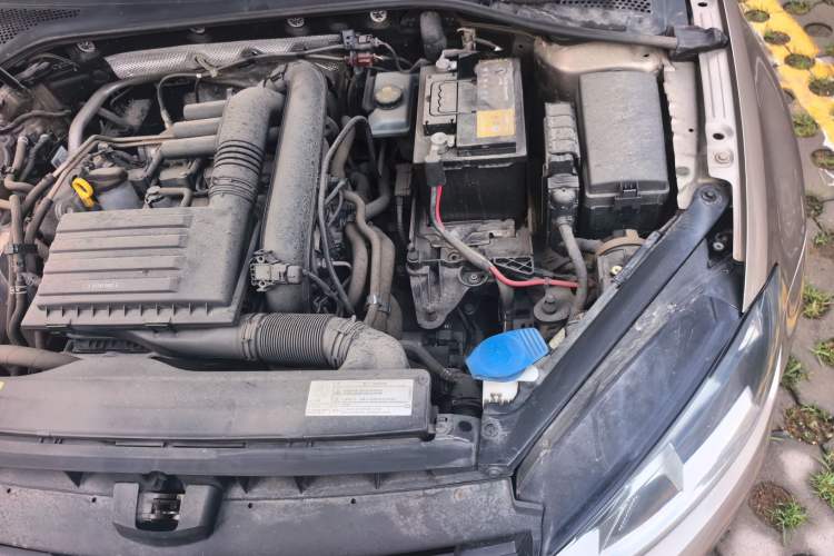 Used Volkswagen Golf 2014 1.4TSI Automatic Comfort Model Engine Bay Left