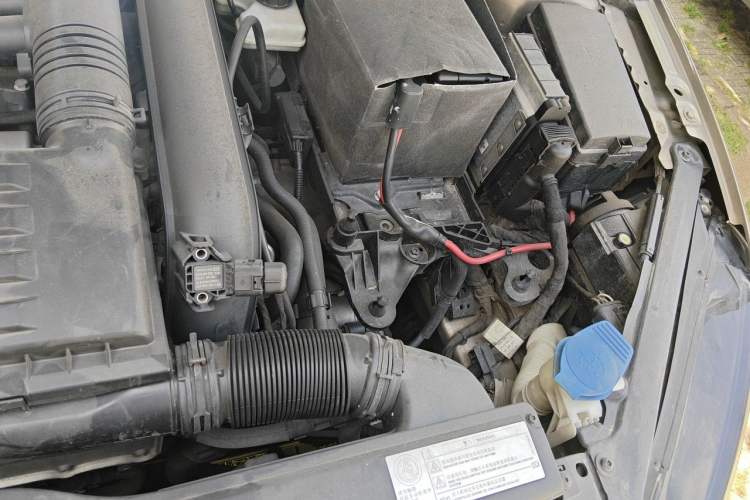 Used Volkswagen Golf 2014 1.4TSI Automatic Comfort Model Engine Bay Left