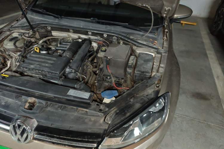 Used Volkswagen Golf 2014 1.4TSI Automatic Comfort Model Engine Bay Left