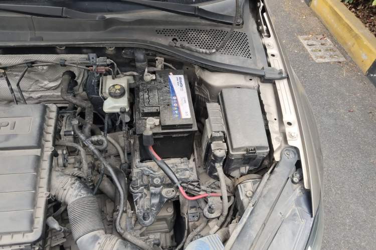 Used Volkswagen Golf 2014 1.6L Automatic Comfort Model Engine Bay Left