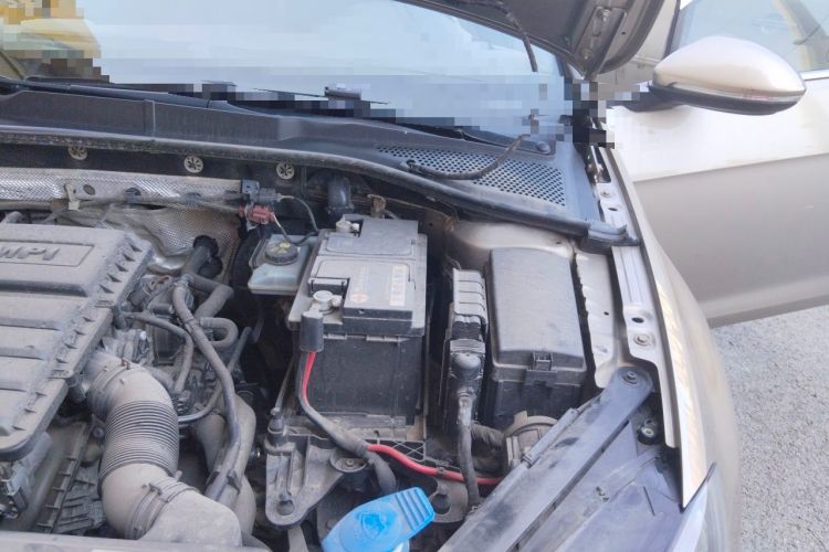 Used Volkswagen Golf 2014 1.6L Manual Fashion Edition Engine Bay Left