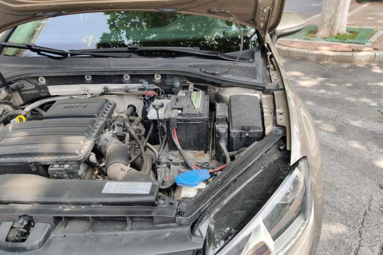 Used Volkswagen Golf 2014 1.6L Automatic Comfort Model Engine Bay Left