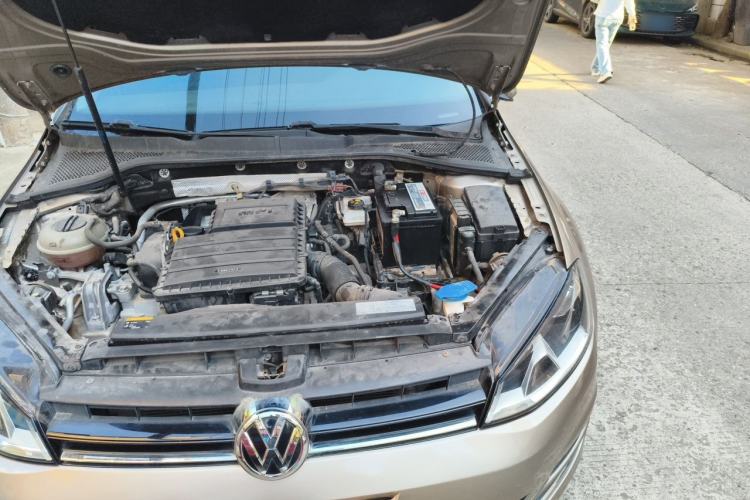 Used Volkswagen Golf 2014 1.6L Automatic Comfort Model Engine Bay Left
