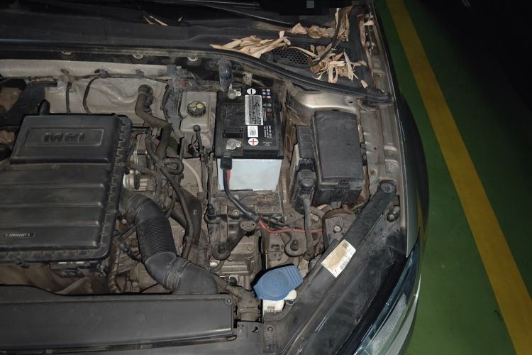 Used Volkswagen Golf 2014 1.6L Automatic Comfort Model Engine Bay Left
