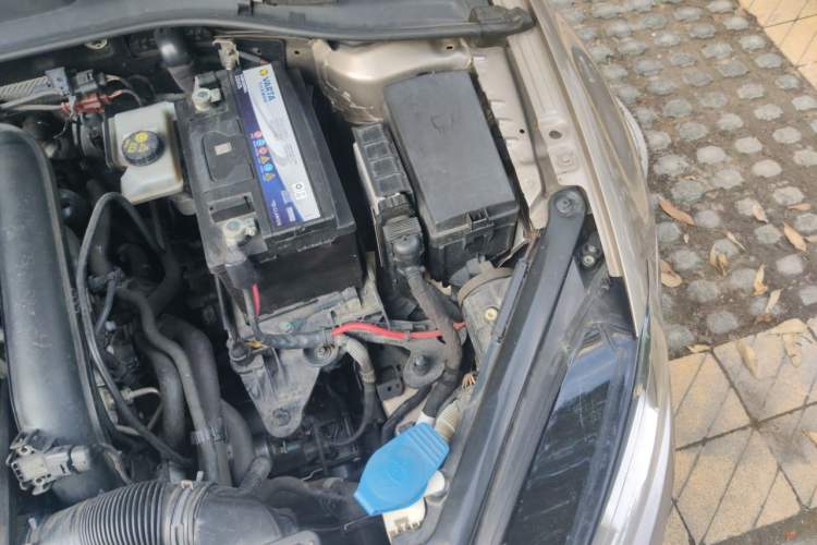 Used Volkswagen Golf 2014 1.4TSI Automatic Comfort Model Engine Bay Left