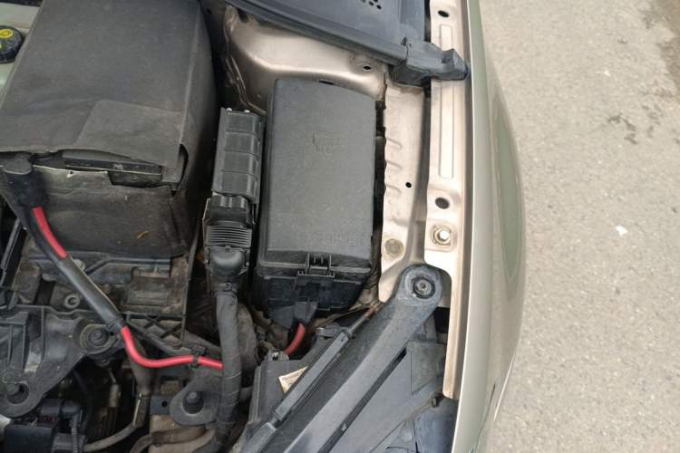 Used Volkswagen Golf 2014 1.4TSI Automatic Luxury Model Engine Bay Left