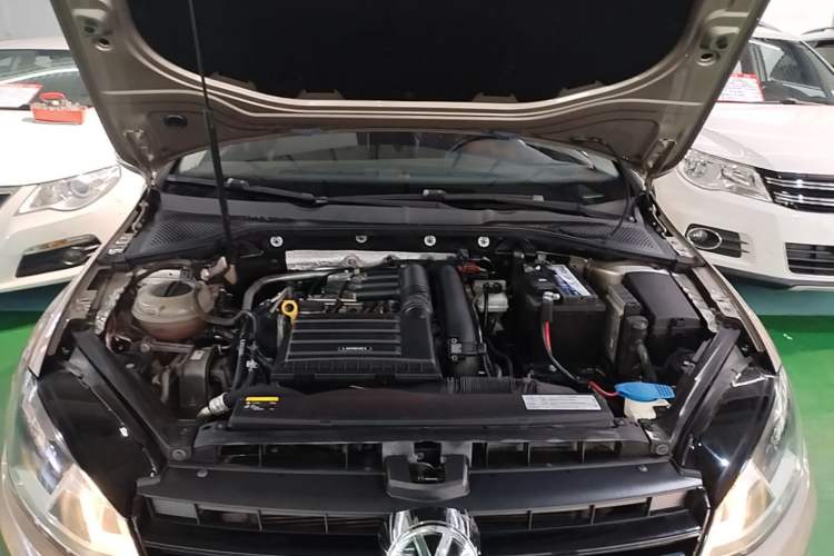 Used Volkswagen Golf 2014 1.4TSI Automatic Comfort Model Engine Bay