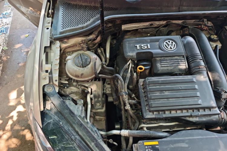 Used Volkswagen Golf 2014 1.4TSI Automatic Flagship Model Engine Bay Right
