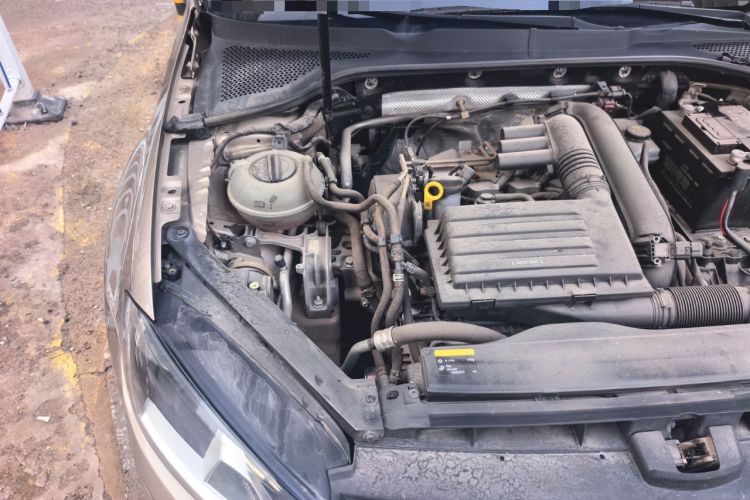 Used Volkswagen Golf 2014 1.4TSI Automatic Comfort Model Engine Bay Right