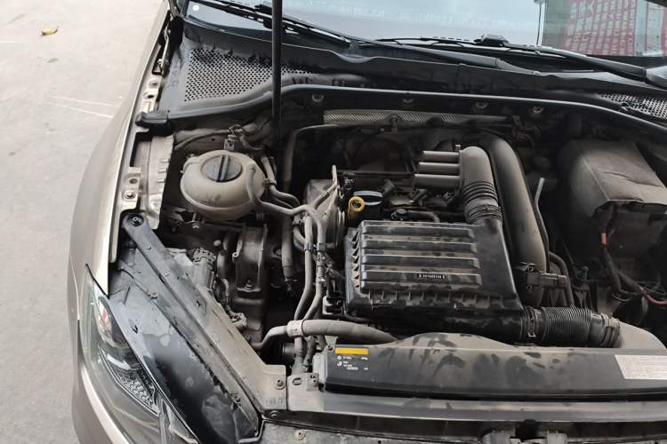 Used Volkswagen Golf 2014 1.4TSI Automatic Luxury Model Engine Bay Right