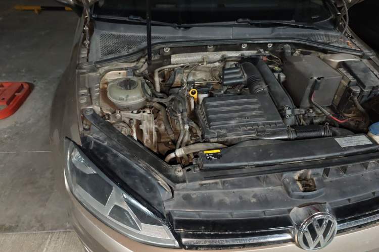 Used Volkswagen Golf 2014 1.4TSI Automatic Comfort Model Engine Bay Right