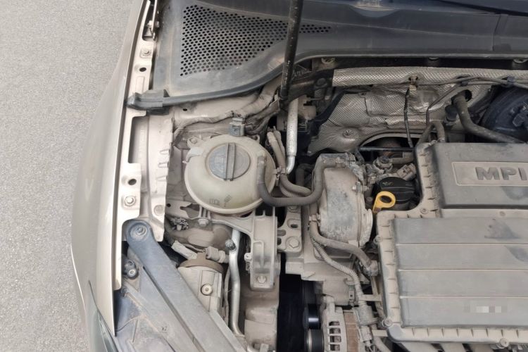 Used Volkswagen Golf 2014 1.6L Automatic Comfort Model Engine Bay Right