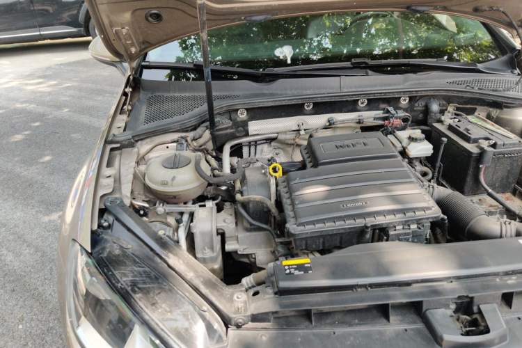 Used Volkswagen Golf 2014 1.6L Automatic Comfort Model Engine Bay Right