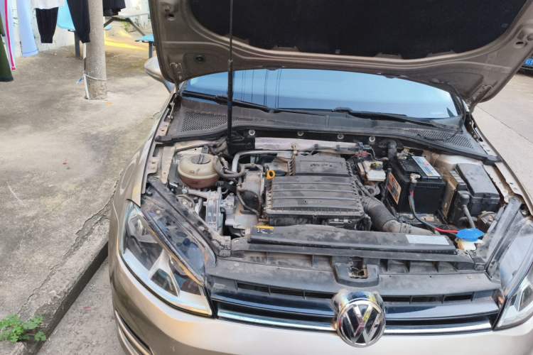Used Volkswagen Golf 2014 1.6L Automatic Comfort Model Engine Bay Right