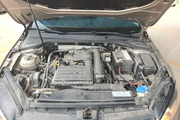 Used Volkswagen Golf 2014 1.4TSI Automatic Comfort Model Engine Bay