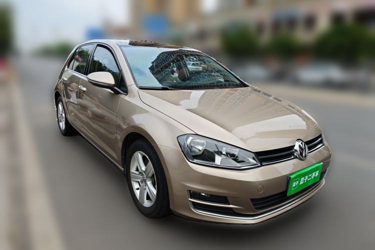 Used Volkswagen Golf 2014 1.4TSI Automatic Luxury Model Front Right 45 Deg