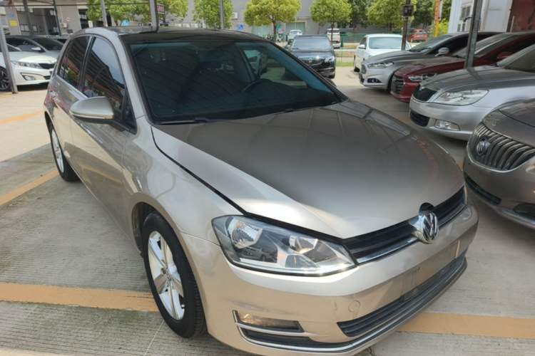 Used Volkswagen Golf 2014 1.4TSI Automatic Comfort Model Front Right 45 Deg