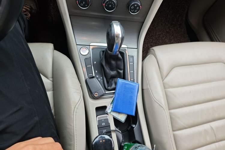 Used Volkswagen Golf 2014 1.4TSI Automatic Luxury Model Gear Lever