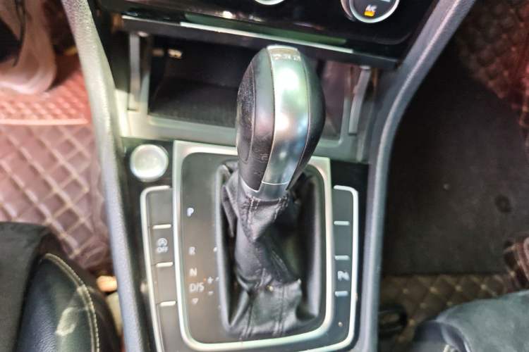 Used Volkswagen Golf 2014 1.4TSI Automatic Flagship Model Gear Lever