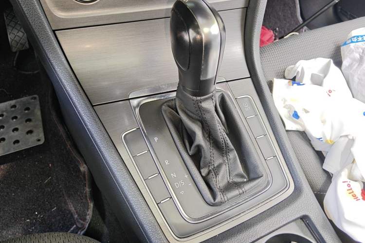 Used Volkswagen Golf 2014 1.4TSI Automatic Comfort Model Gear Lever