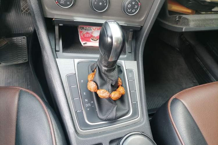 Used Volkswagen Golf 2014 1.4TSI Automatic Comfort Model Gear Lever