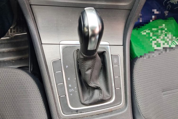 Used Volkswagen Golf 2014 1.6L Automatic Comfort Model Gear Lever