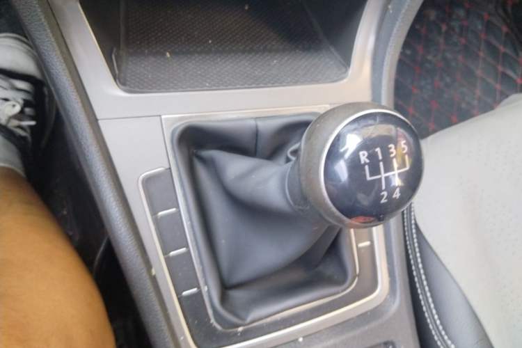 Used Volkswagen Golf 2014 1.6L Manual Fashion Edition Gear Lever