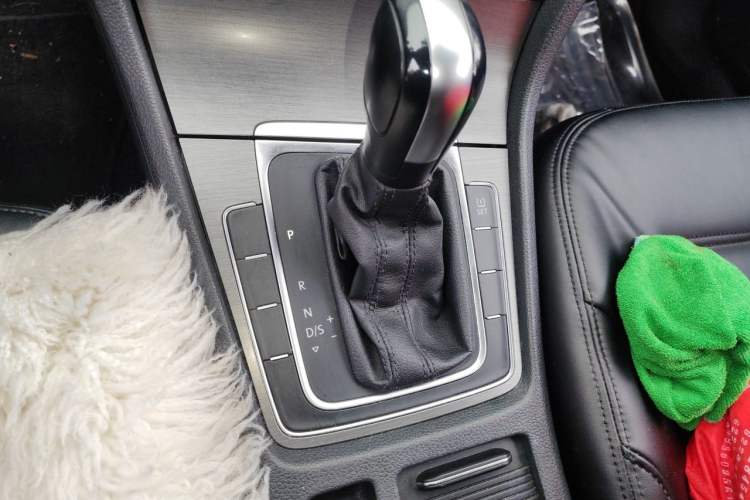 Used Volkswagen Golf 2014 1.4TSI Automatic Comfort Model Gear Lever