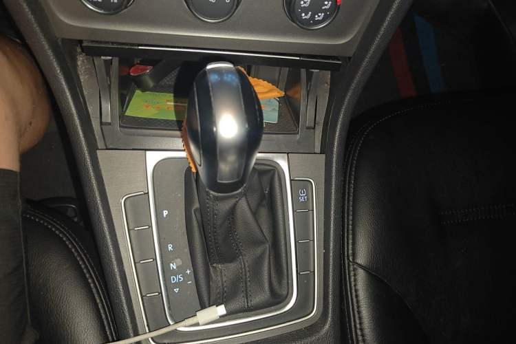Used Volkswagen Golf 2014 1.6L Automatic Comfort Model Gear Lever
