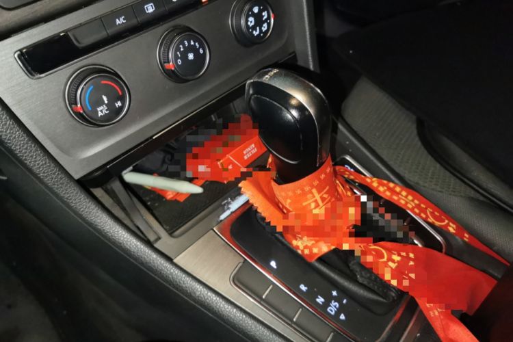 Used Volkswagen Golf 2014 1.4TSI Automatic Comfort Model Gear Lever