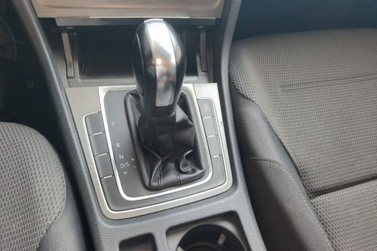 Used Volkswagen Golf 2014 1.4TSI Automatic Comfort Model Gear Lever