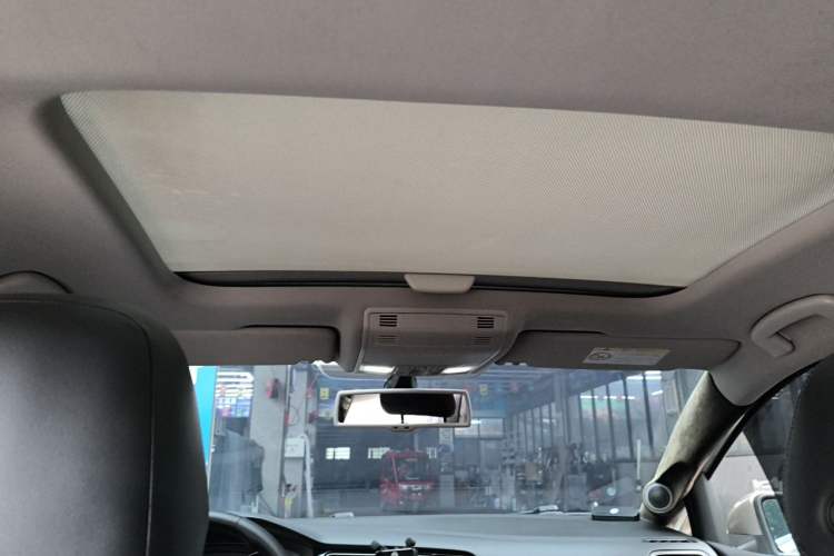 Used Volkswagen Golf 2014 1.4TSI Automatic Luxury Model Headliner