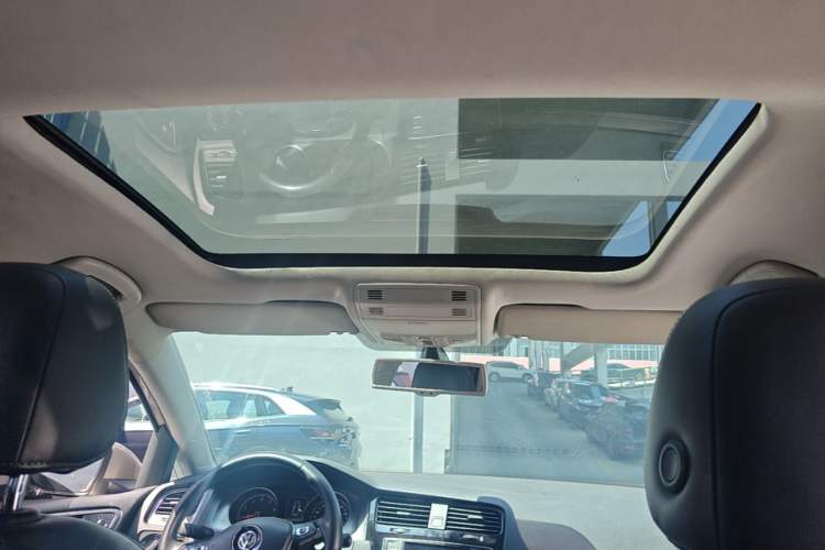 Used Volkswagen Golf 2014 1.4TSI Automatic Luxury Model Headliner